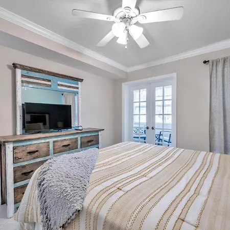 1St Floor Beauty Right By The Beach
