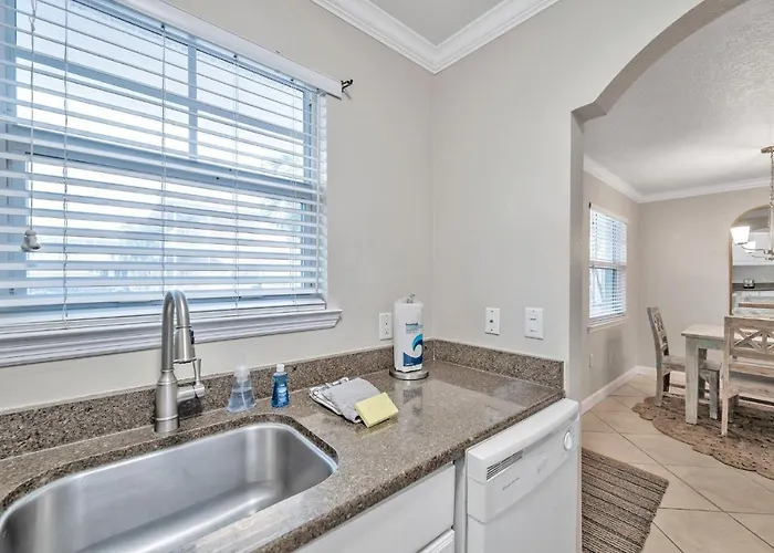 Apartment 1st Floor Beauty Right By The