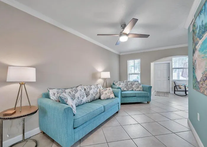 1st Floor Beauty Right By The Clearwater Beach