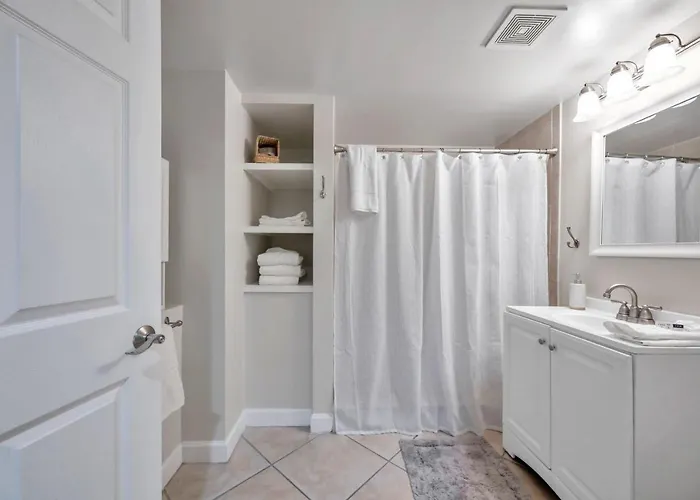 Apartment 1st Floor Beauty Right By The