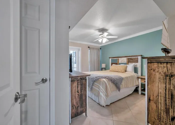 Apartment 1st Floor Beauty Right By The *