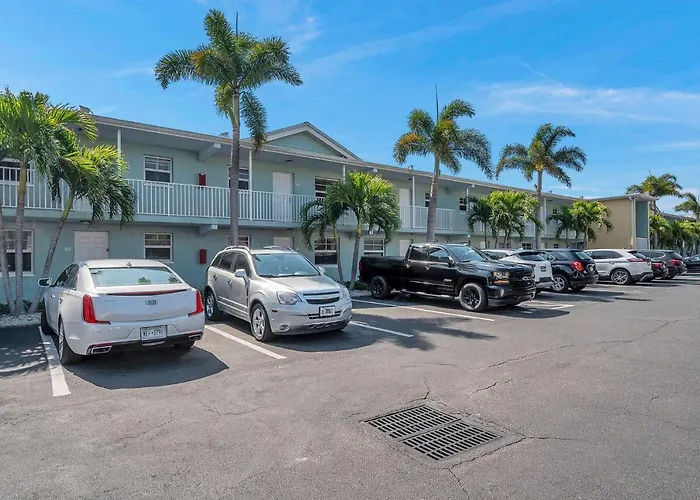 1st Floor Beauty Right By The Clearwater Beach